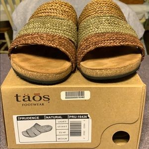 Taos sandals size US 9-9.5